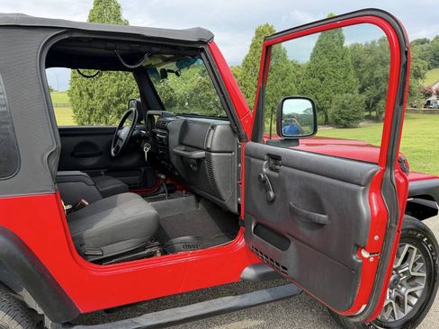 Used 2006 Jeep Wrangler X AWD/4WD image 17