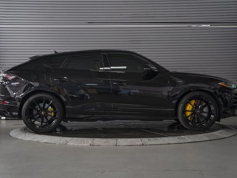 Used 2022 Lamborghini Urus AWD/4WD image 6