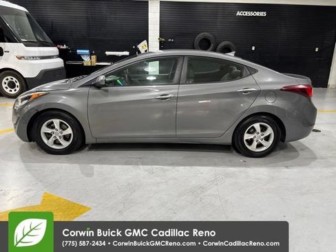 Used 2014 Hyundai Elantra SE FWD image 3