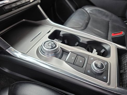 Used 2020 Ford Explorer Platinum w/ Premium Technology Package image 14