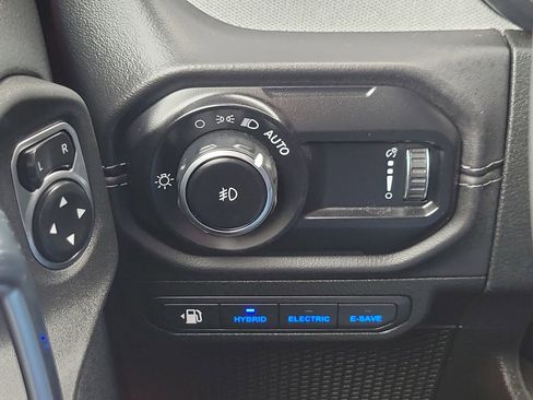 Used 2025 Jeep Wrangler Unlimited Sahara w/ Safety Group image 10