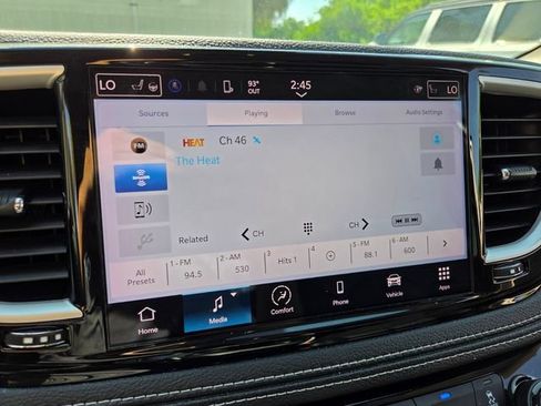 Used 2023 Chrysler Pacifica Touring-L FWD image 26