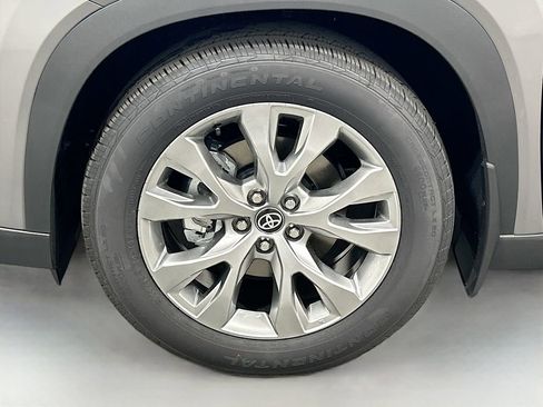 New 2026 Toyota Grand Highlander FWD image 8