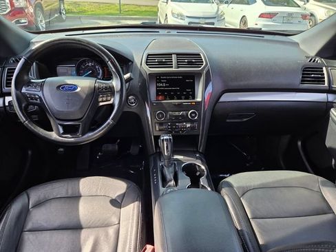 Used 2018 Ford Explorer XLT w/ Equipment Group 202A AWD/4WD image 11