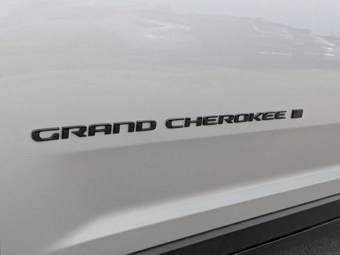 Used 2024 Jeep Grand Cherokee Altitude AWD/4WD image 12