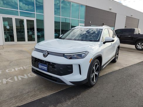 New 2026 Volkswagen Tiguan SE image 3