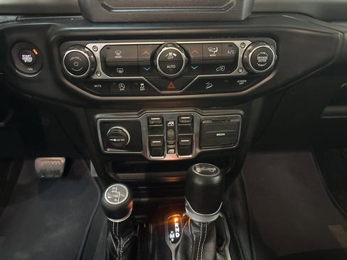 Used 2020 Jeep Wrangler Unlimited Sahara image 20