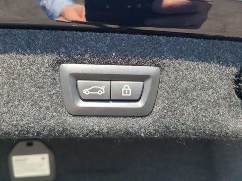 Used 2018 BMW M550i xDrive image 10