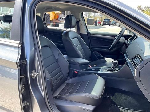 Used 2023 Volkswagen Jetta SE FWD image 11