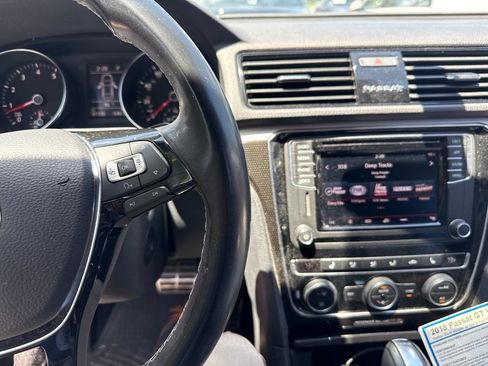 Used 2018 Volkswagen Passat 3.6 FWD image 4