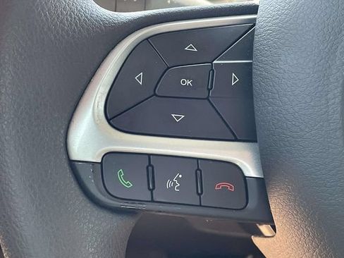 Used 2023 Jeep Renegade Latitude AWD/4WD image 34