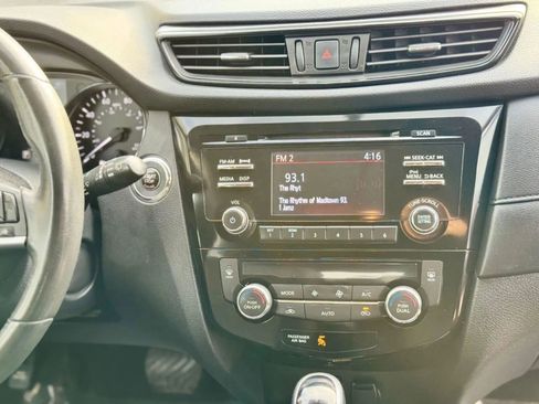 Used 2017 Nissan Rogue SV w/ Midnight Edition Package image 20