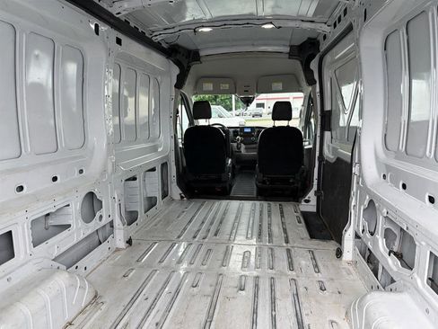 Used 2023 Ford Transit 250 Medium Roof AWD image 9
