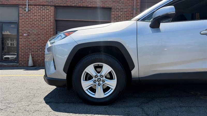 Used 2020 Toyota RAV4 XLE w/ Convenience Package FWD image 5
