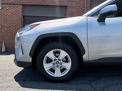 Used 2020 Toyota RAV4 XLE w/ Convenience Package FWD image 5