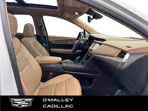 Certified 2023 Cadillac XT5 Sportv w/ Platinum Package image 14