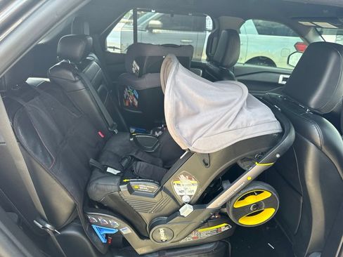 Used 2020 Ford Explorer Limited RWD image 8