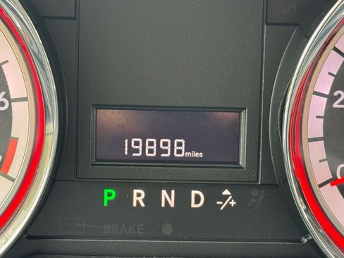 Used 2018 Dodge Grand Caravan SE w/ UConnect Hands-Free Group image 16