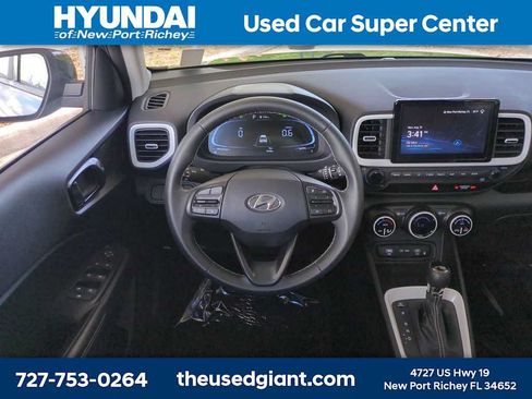Used 2024 Hyundai Venue Limited FWD image 17