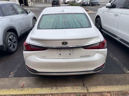 Used 2023 Lexus ES 300h w/ Premium Package image 3