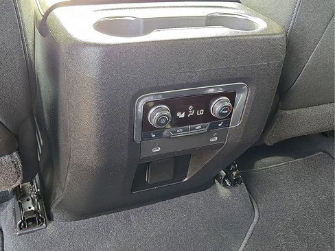 Used 2022 Chevrolet Tahoe Z71 w/ Luxury Package image 17