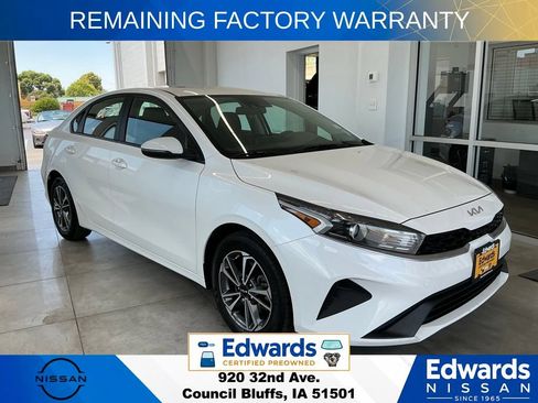 Used 2023 Kia Forte LXS w/ LXS Technology Package FWD image 2