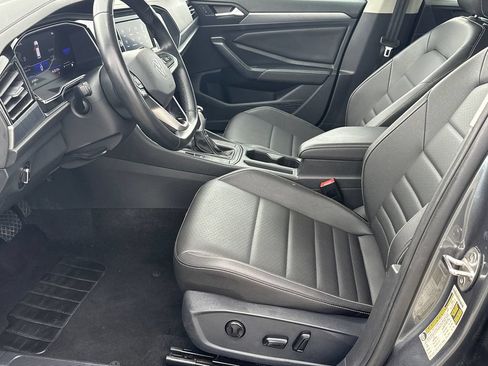 Used 2024 Volkswagen Jetta SE FWD image 9