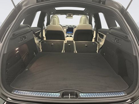 Used 2025 Mercedes-Benz GLC 300 4MATIC image 24