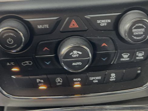 Used 2018 Jeep Grand Cherokee Limited image 26