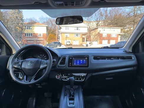 Used 2018 Honda HR-V EX image 31