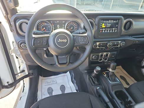 Used 2023 Jeep Gladiator Willys image 20
