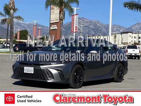Certified 2025 Toyota Camry SE image 1