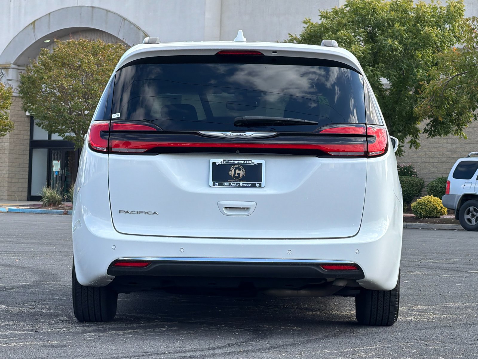 Used 2021 Chrysler Pacifica Touring FWD image 5