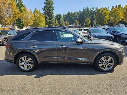 Used 2025 Genesis GV70 3.5T Sport image 4