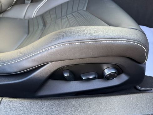 Used 2021 Chevrolet Corvette Stingray Premium Cpe w/ Z51 Performance Package image 18