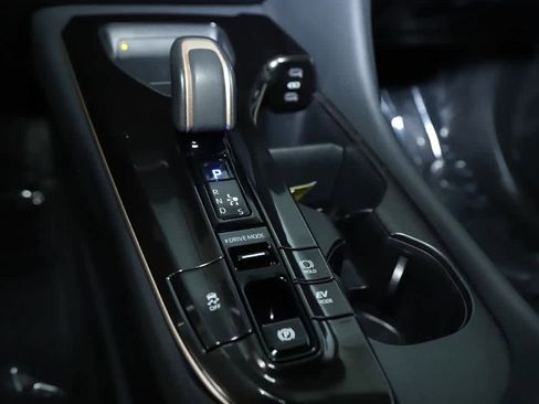 Certified 2025 Toyota Crown Signia AWD/4WD image 26