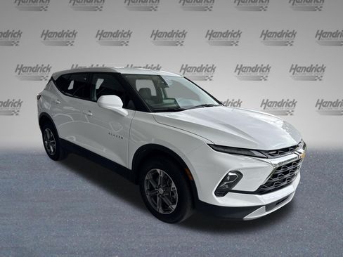 Used 2025 Chevrolet Blazer LT AWD/4WD image 2