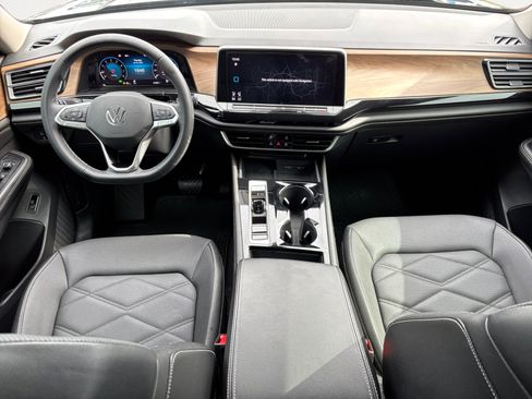 Used 2024 Volkswagen Atlas SE image 3