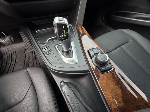 Used 2018 BMW 320i 320i Sedan image 16