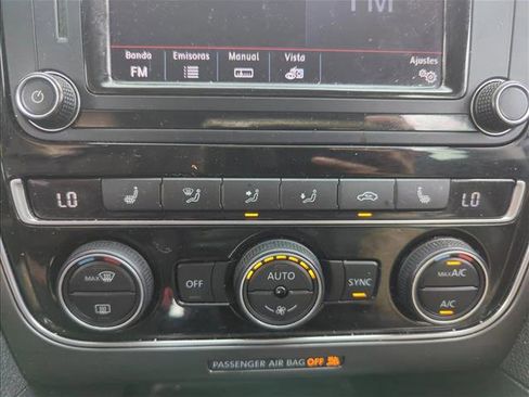 Used 2018 Volkswagen Passat 2.0T R-Line image 11