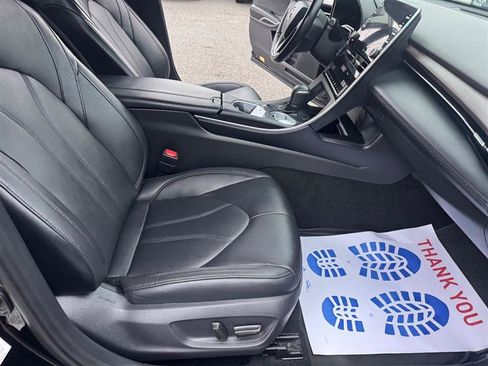 Used 2019 Toyota Avalon XLE w/ All Weather Liner Package image 38