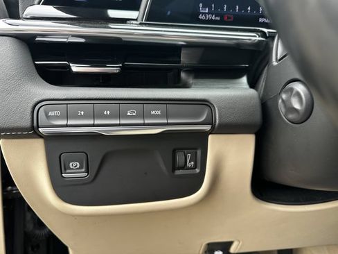 Used 2024 Cadillac Escalade Premium Luxury AWD/4WD image 30