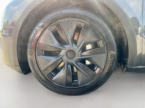 Used 2024 Tesla Model Y Long Range AWD/4WD image 29