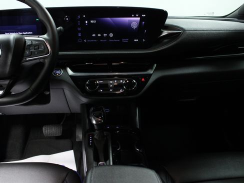 Used 2024 Buick Envista Sport Touring w/ Convenience I Package FWD image 18