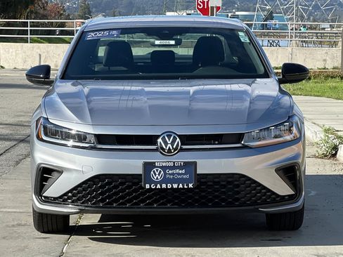 Certified 2025 Volkswagen Jetta Sport image 9