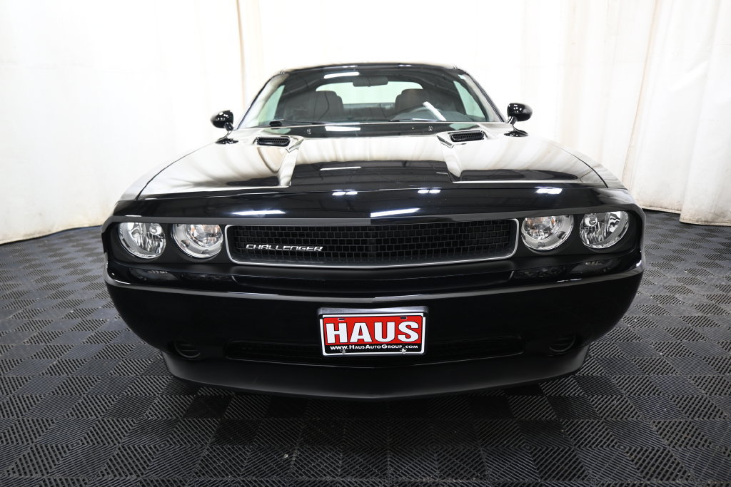 Used 2013 Dodge Challenger SXT RWD image 2