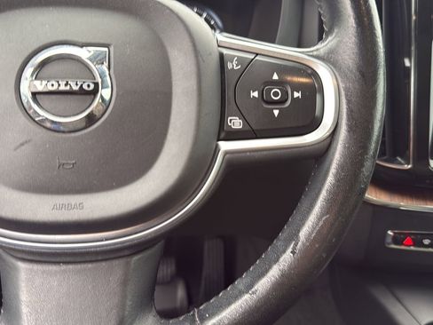 Used 2019 Volvo XC60 T5 Momentum w/ Multimedia Package AWD/4WD image 15