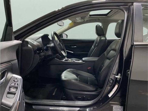 Used 2021 Nissan Sentra SR w/ SR Premium Package image 10