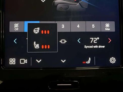 Used 2025 Volvo XC40 B5 Plus image 42