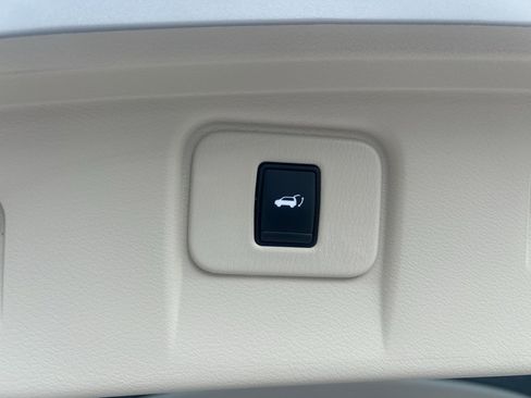 Used 2018 Nissan Murano Platinum image 10